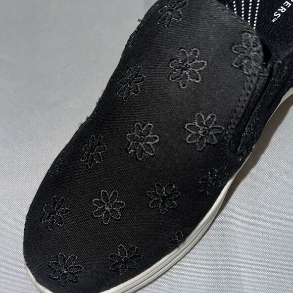 Clarks Black/White Daisy Embroidered Slip-Ons Size 7 - Picture 4 of 12
